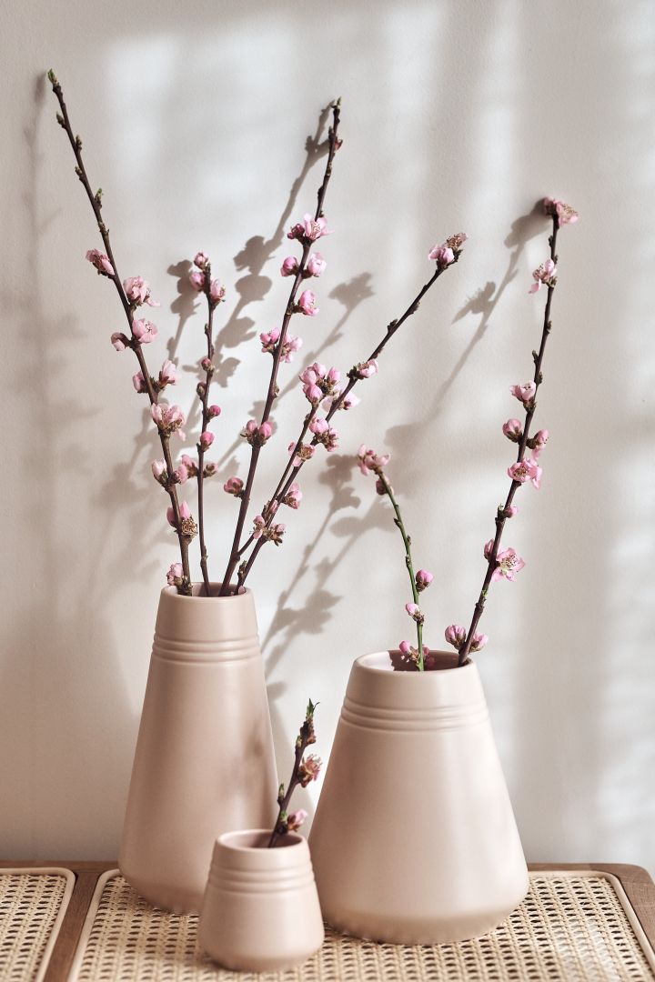 Blättern Sie in Ihrem Lieblingsmagazin und betrachten Sie die Drift Vase von Cooee Design.