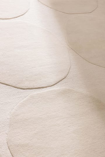 Isot Kivet Wollteppich - Natural White, 250x350 cm - Marimekko