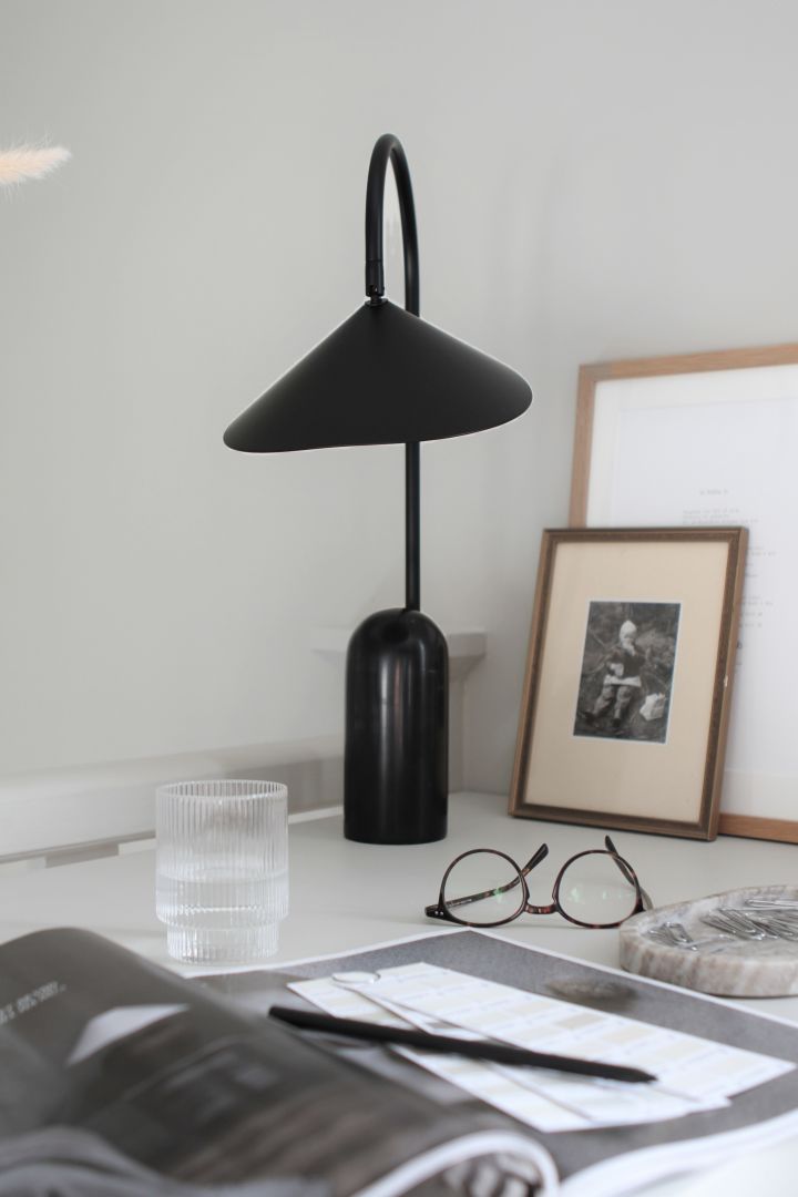 Ferm Living ist eine moderne dänische Designmarke mit Produktfavoriten wie dem Ripple Glas & der Arum Tischleuchte.
