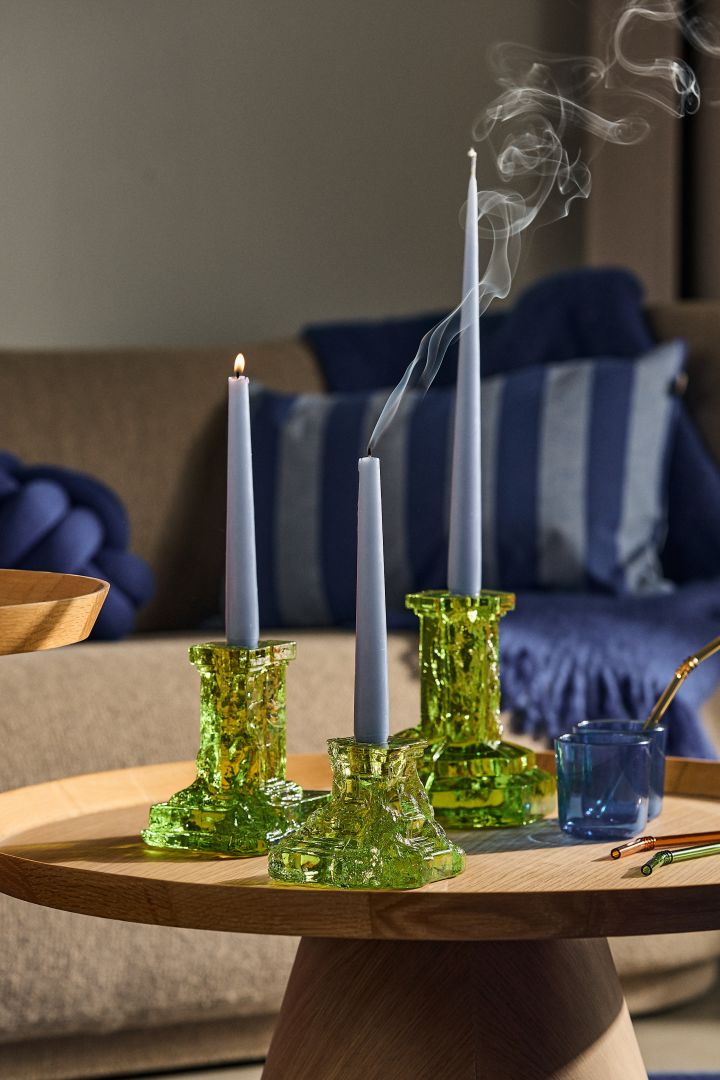 Kerzenständer aus grünem Glas von Kosta Boda aus der Rocky Baroque-Serie von Hanna Hansdotter. 
